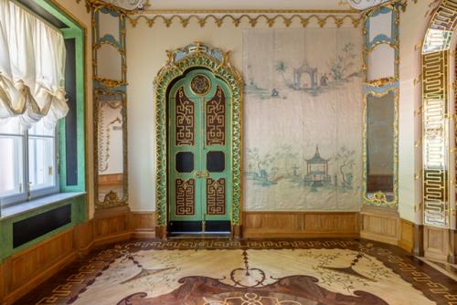 В верхнем парке ораниенбаума (г. Ломоносов) открылись для посетителей отреставрированные интерьеры Китайского Дворца. 04 В верхнем парке ораниенбаума (г. Ломоносов) открылись для посетителей отреставрированные интерьеры Китайского Дворца. 04