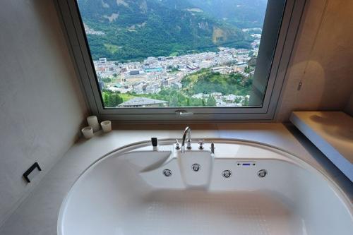 Дом в облаках княжества Андорра. 09