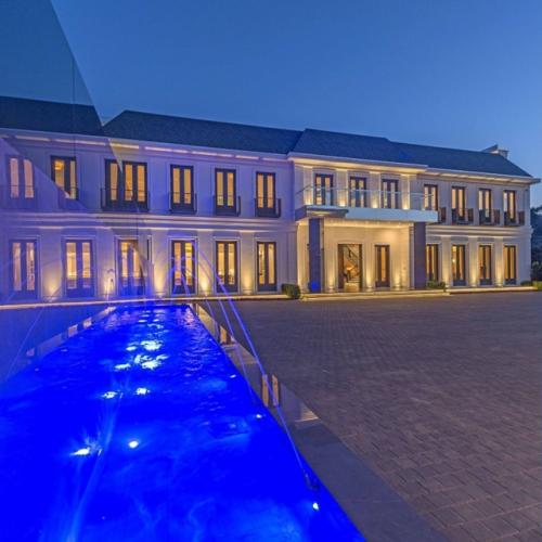 Дженнифер Лопес и Бен аффлек продадут свое потрясающее поместье в Беверли - хиллз за 60 000 000 долларов! 07