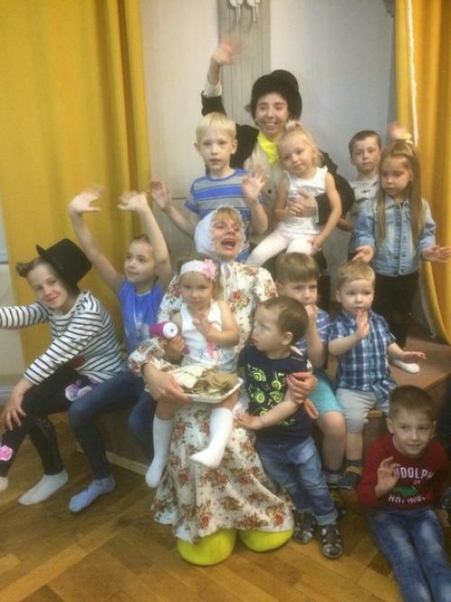 Я когда была маленькая мечтала, что вот вырасту и пойду в ресторан как жизнь изменилась глобально, Олесе всего 2, 5 а мы с ней по ресторанам ходим. 08