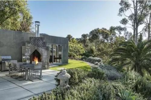 Натали портман приобрела дом в Санта - Барбаре за 7 миллионов долларов. 02