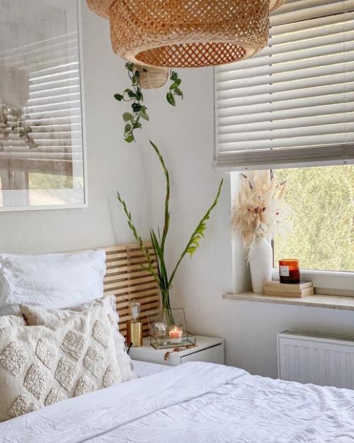 Идеальный интерьер с белой и деревянной мебелью в скандинавском стиле. 06