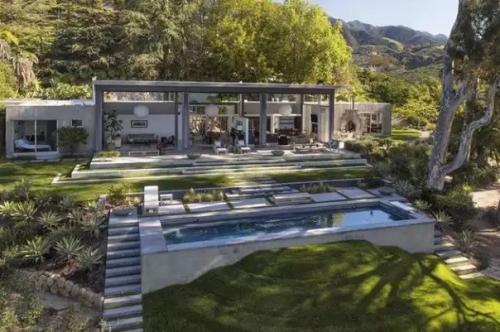 Натали портман приобрела дом в Санта - Барбаре за 7 миллионов долларов. 01