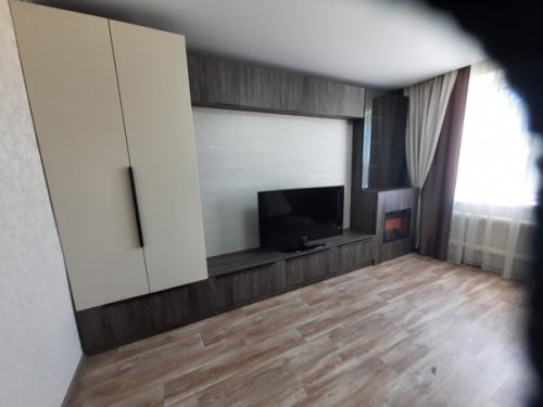 Наша новая работа камин в интерьере гостиной - эффектный акцент, который сразу привлекает внимание. 07