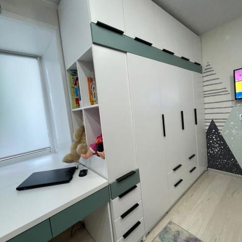 Красками разными: белыми, красными. 02