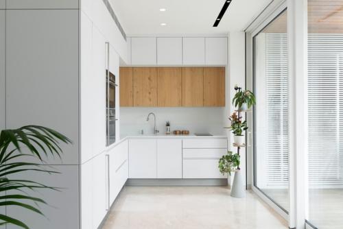 A Piece of Peacefulness by the sea: квартира в Тель-авиве с видом на море и огромным количеством солнечного света в интерьере! 02