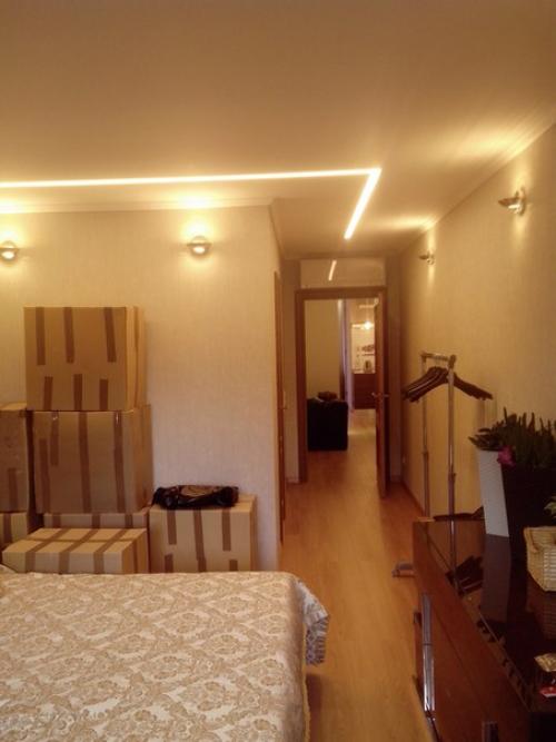 Ремонт двухкомнатной квартиры с использованием led освещения, в проемах дверей и на потолке.