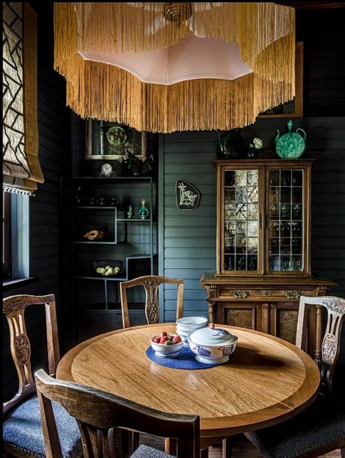 На НИКОЛИНОЙ горе. Мы вчера вечером посмотрели веранду в старом дачном доме площадью 250 кв. 05 На НИКОЛИНОЙ горе. Мы вчера вечером посмотрели веранду в старом дачном доме площадью 250 кв. 05