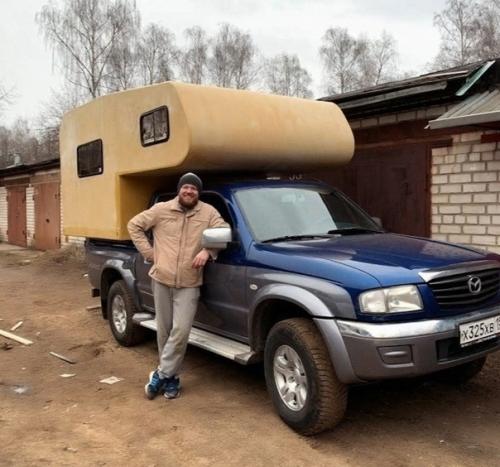 Самодельный домик на колесах.