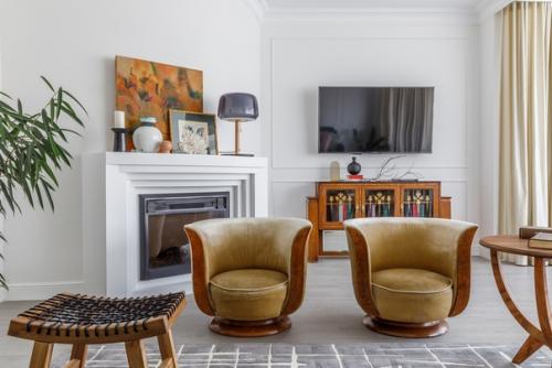 Идеи дизайна гостиной комнаты с камином и телевизором! 01