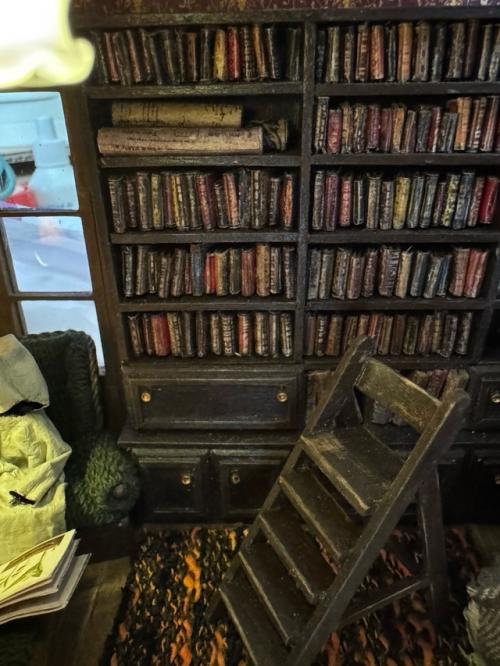 Итак, позволю себе напомнить всем желающим интерьер домика с привидением! 01