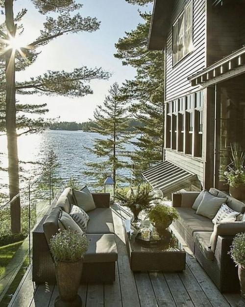 Как хорошо, легко бывает дома, где всё уютно, близко и знакомо;.