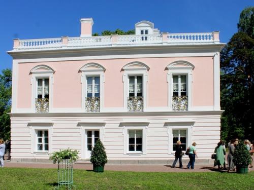 В июне 1762 года было завершено оформление интерьеров дворца Петра III в петерштадте (ораниенбаум. 01