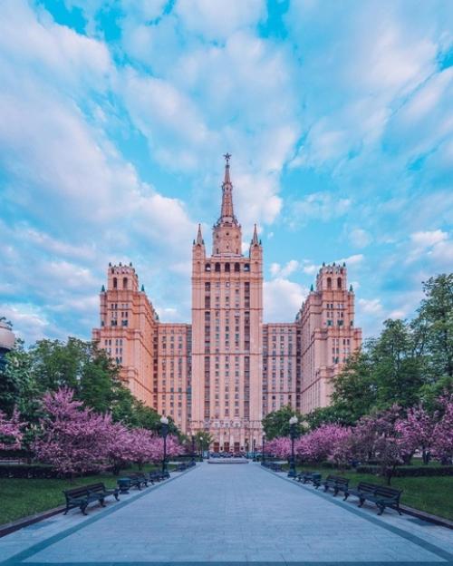 Сталинская высотка на Кудринской площади у баррикадной - дом для лучших умов. 02 Сталинская высотка на Кудринской площади у баррикадной - дом для лучших умов. 02