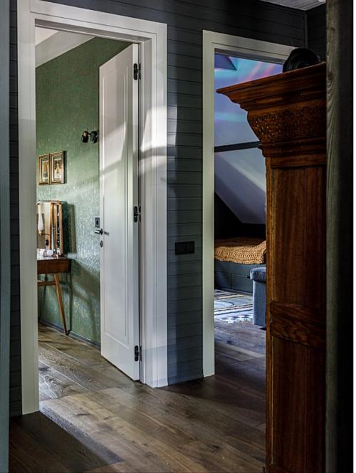 На НИКОЛИНОЙ горе. Мы вчера вечером посмотрели веранду в старом дачном доме площадью 250 кв. 06 На НИКОЛИНОЙ горе. Мы вчера вечером посмотрели веранду в старом дачном доме площадью 250 кв. 06