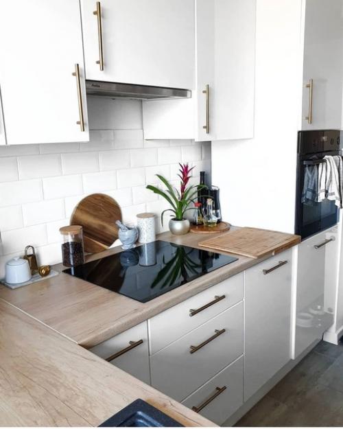 В наших широтах, где зимой сыро и пасмурно, скандинавские интерьеры квартир особенно актуальны. 02