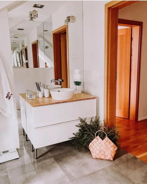 А вот еще один приличный скандинавский интерьер загородного дома. 09