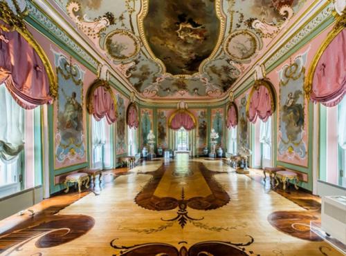 В верхнем парке ораниенбаума (г. Ломоносов) открылись для посетителей отреставрированные интерьеры Китайского Дворца. 09 В верхнем парке ораниенбаума (г. Ломоносов) открылись для посетителей отреставрированные интерьеры Китайского Дворца. 09