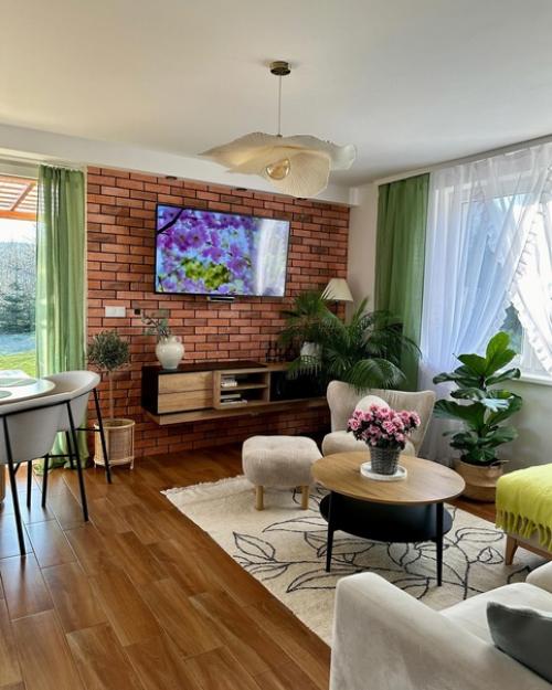 Потрясающий вид из окон и красивая мебель - как главные изюминки этого классного светлого дома. 04