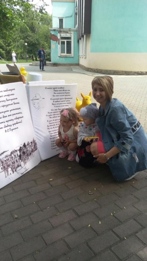 Я когда была маленькая мечтала, что вот вырасту и пойду в ресторан как жизнь изменилась глобально, Олесе всего 2, 5 а мы с ней по ресторанам ходим. 02