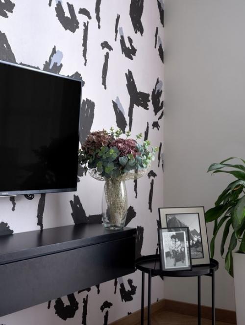 Современный интерьер кухни - гостиной с мини - рабочим местом в квартире молодой семейной пары. 07