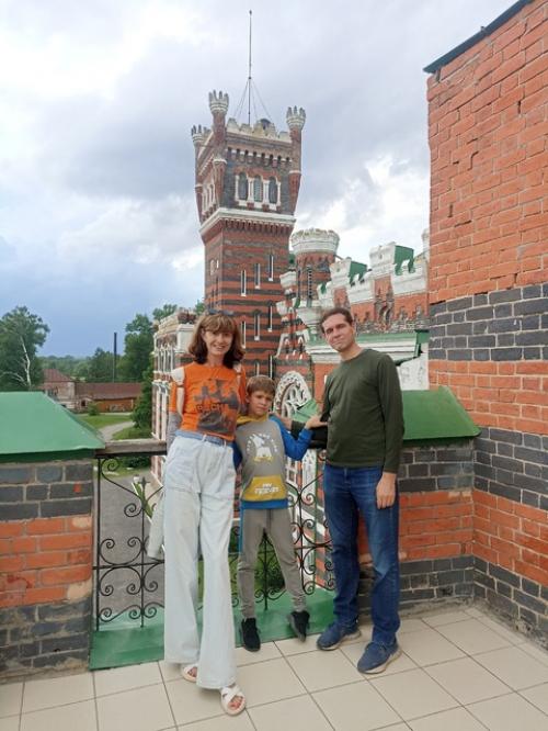 Ребята, мы побывали в настоящем замке с привидениями! 01