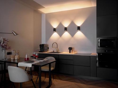 Современный интерьер кухни - гостиной с мини - рабочим местом в квартире молодой семейной пары. 03