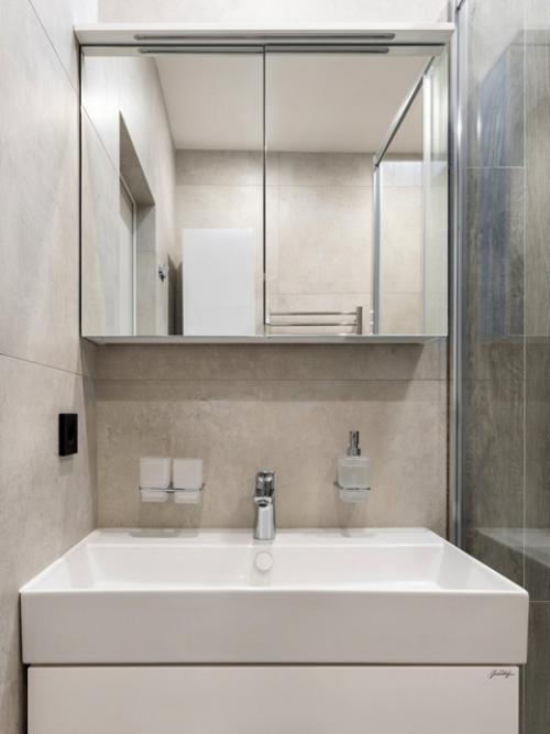 Уютная квартира всегда радует своих гостей благодаря светлому и современному интерьеру. 07