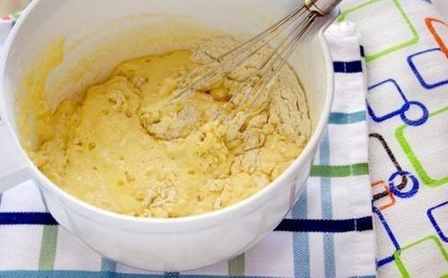 Быстрый заливной пирог с луком и яйцом. 02