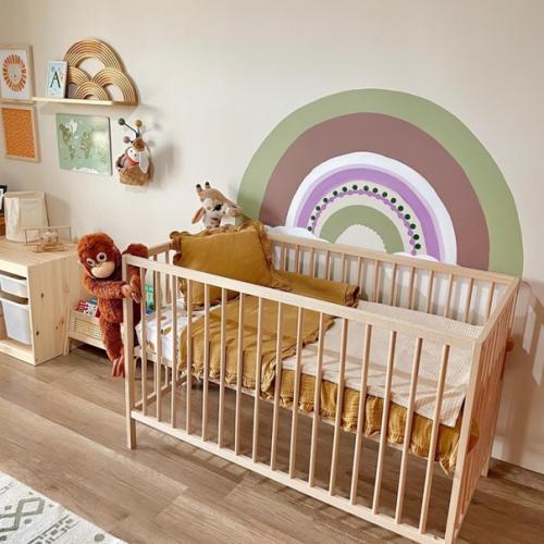 Благодаря обильному использованию дерева в дизайне, интерьер этого дома выглядит очень теплым и уютным. 02