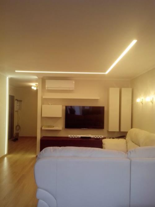 Ремонт двухкомнатной квартиры с использованием led освещения, в проемах дверей и на потолке. 01