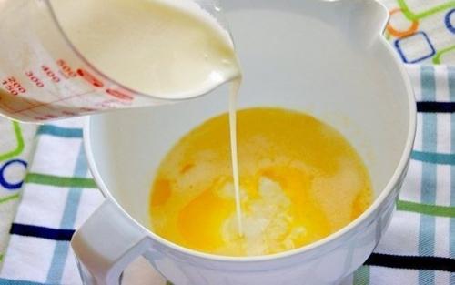 Быстрый заливной пирог с луком и яйцом. 01