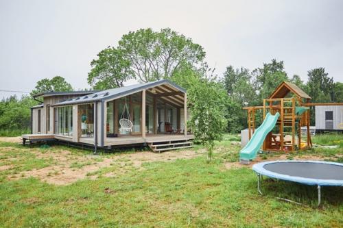 Недавно были в гостях у хозяев FL 65 б с тремя спальнями во всеволожском районе, который мы сдали летом прошлого года. 01