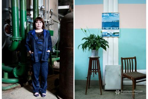 Советские люди большую часть своей жизни проводили на заводах и предприятиях, где трудились на благо государства. 05