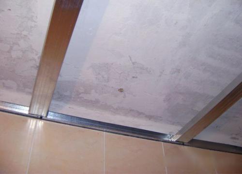 Мы делаем потолок из пластиковых пвх панелей своими руками. 04