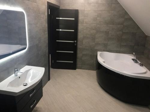 Стильный дизайн в черном и белом цвете. 06