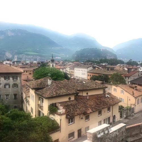 Тренто - очень милый городок в горах. 01