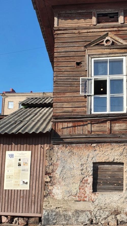 Зарисовки в старинном деревянном доме в Выборге. 08