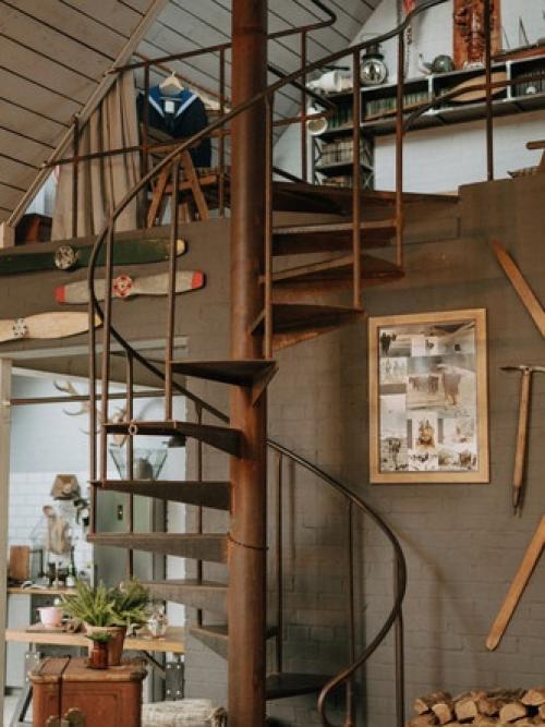 Стеклянный дом Теплица в живописном саду. 07