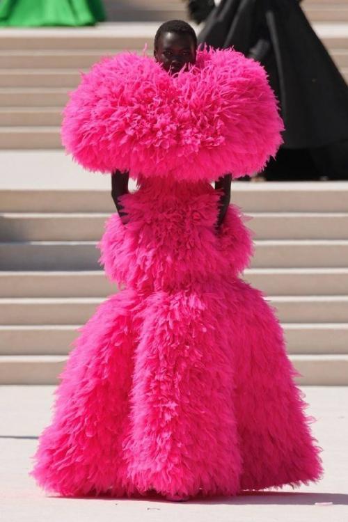 Пьерпаоло пиччоли показал свой первый кутюр для Balenciaga. 06