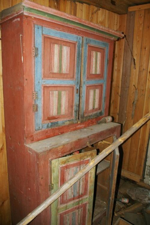 Заброшенный дом в пучуге, который со слов местных мог принадлежать одному из основателей пучужской росписи Иван чистиков, но это не точно. 01