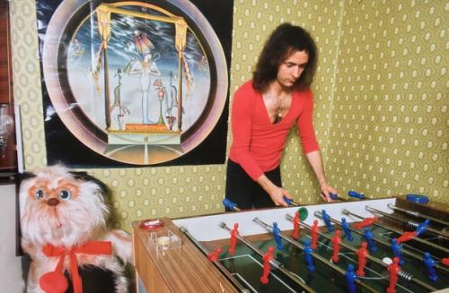 В июле 1974 года фотограф Диди цилль провел фотосессию дома у Ричи для немецкого журнала Bravo! 02