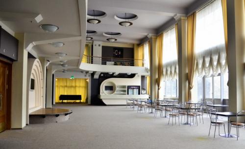 Дворец культуры имени Сергея Горбунова, также известный как ДК Горбунова или Горбушка, представляет собой значимое культурное учреждение Москвы. 06 Дворец культуры имени Сергея Горбунова, также известный как ДК Горбунова или Горбушка, представляет собой значимое культурное учреждение Москвы. 06