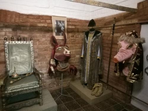 Я целенаправленно хотела посетить музей театрального костюма при костромском драматическом театре имени а. Н. Островского. 07