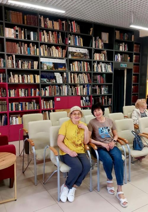 Долгодеревенская центральная библиотека, что находится в доме культуры - библиотечное учреждение нового поколения. 03