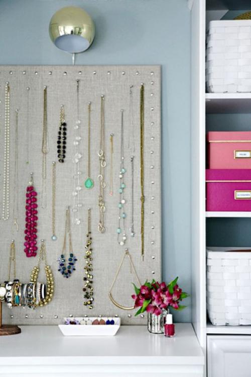 Оригинальные варианты оформления пробковой доски для записей. 04