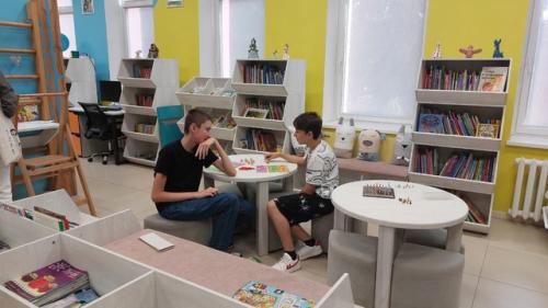 Долгодеревенская центральная библиотека, что находится в доме культуры - библиотечное учреждение нового поколения. 08