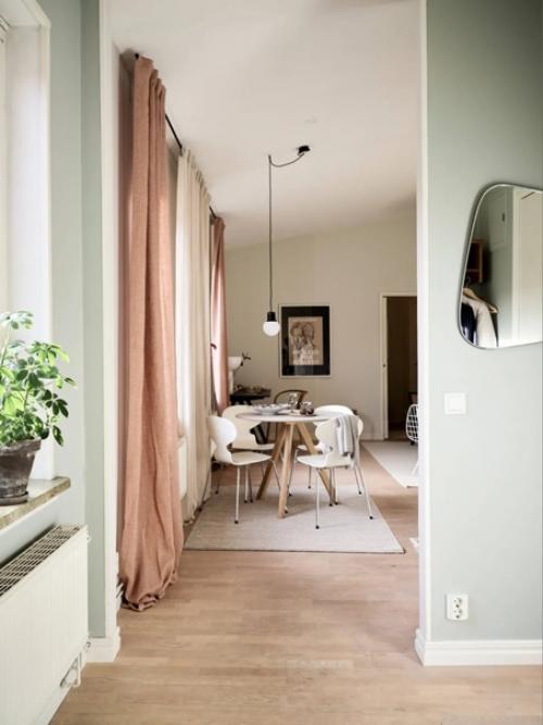 Приятный и нежный дом в цвете шалфей с тёплыми акцентами. 07