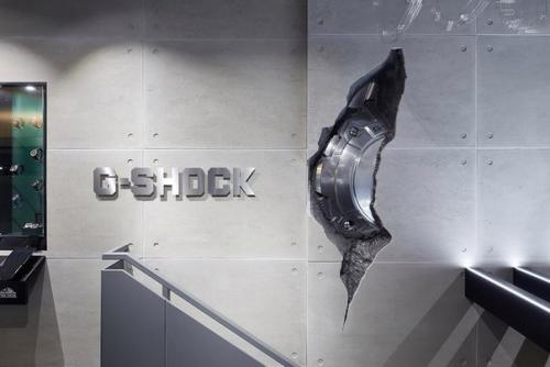 В Лондоне открылся флагманский магазин G - Shock. 

