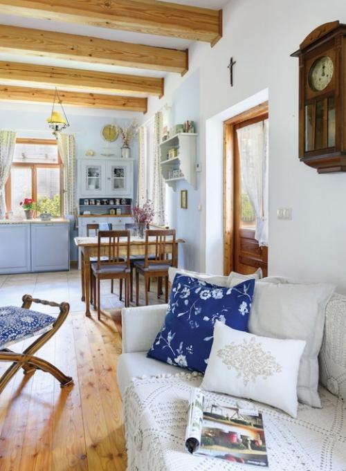 Очаровательный загородный дом в стиле кантри с большой верандой и черепичной крышей. 04